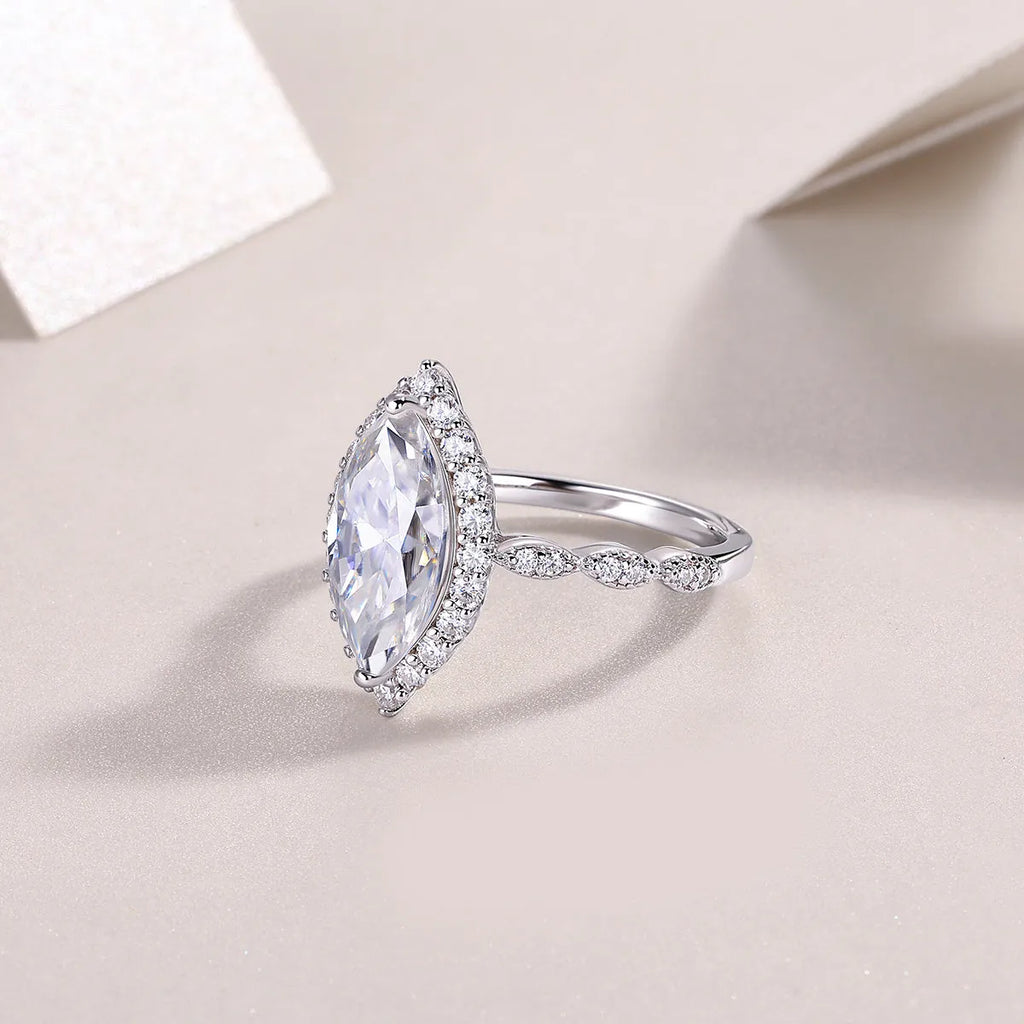 Heartbeat Mirror moissanite wedding ring set S925 silver platinum-plated horse eye shape 7x14mm on display in gift box