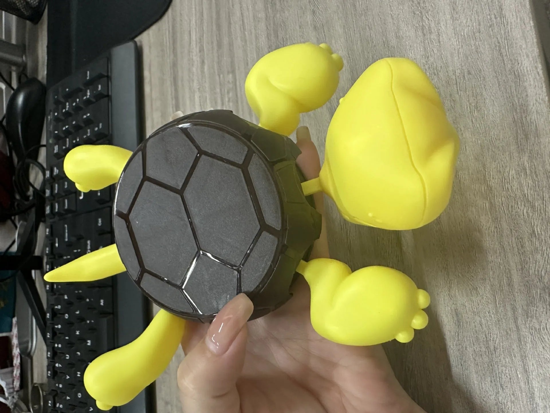 Turtle-shaped ABS plastic coaster for heat insulation in dark green, light green, wheat starch, and yellow colours.