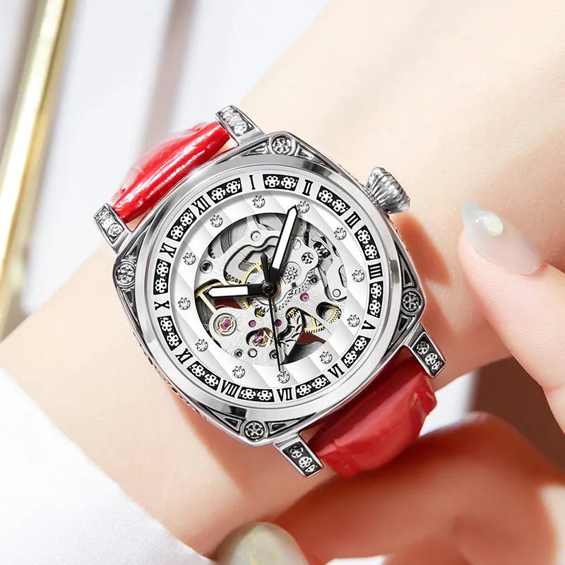 Mechanical wristwatch with luminous hands and leather strap, waterproof to 10m
