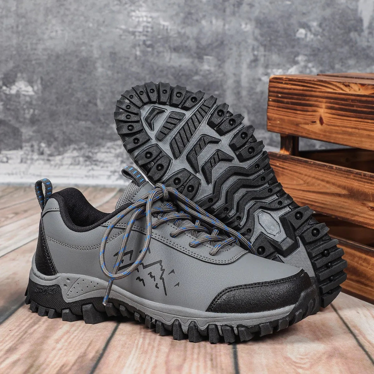Wear-resistant low-top outdoor sneakers in dark gray with mesh lining and TPR sole, side view