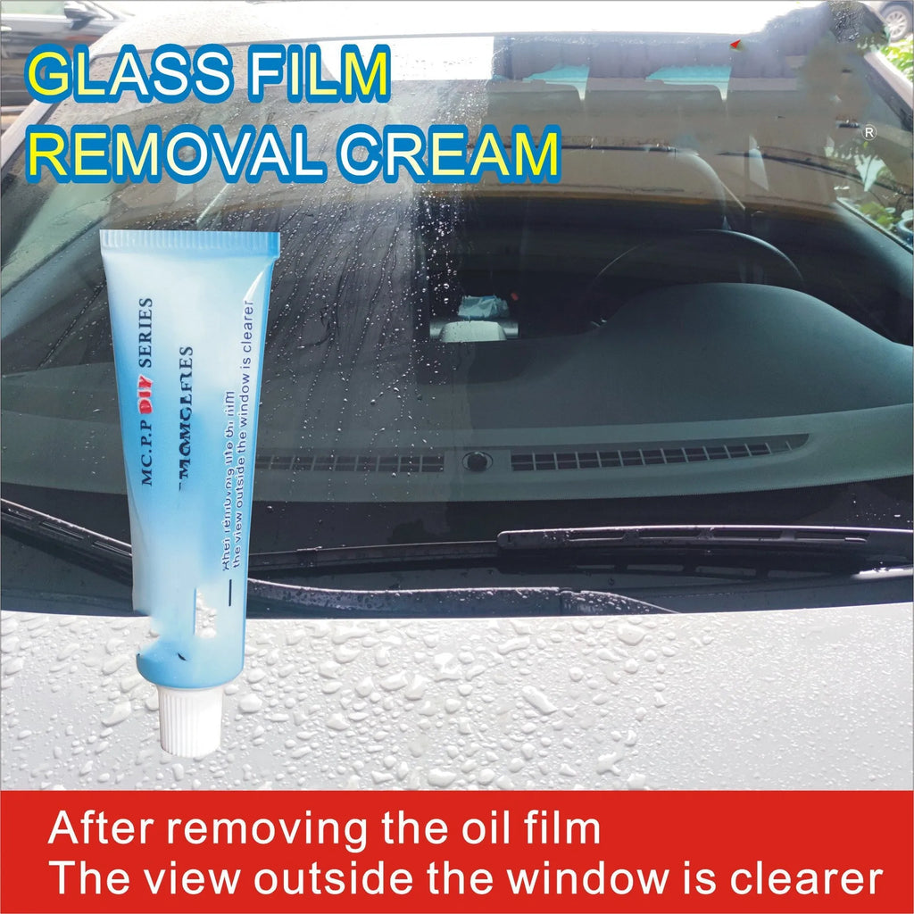15ml bottle of automotive glass rainproof anti-fog treatment in white English packaging.