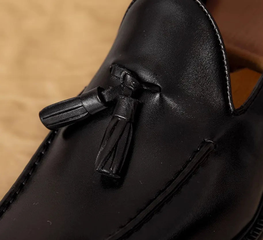 Men's black genuine leather fringed loafers with rubber sole and British styling