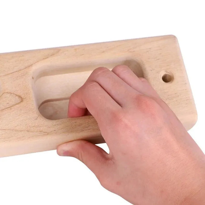 Boxwood rock climbing finger board with rope measuring 40cm for indoor strength training