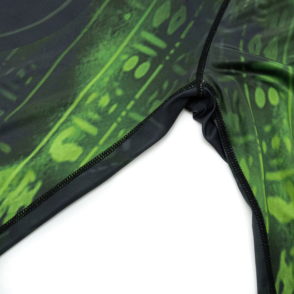 Man wearing a slim-fit ZF016 printing pattern sports suit, consisting of a long-sleeved top and trousers, for running or fitness.