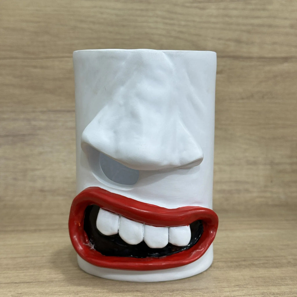 American-style resin tissue box holder with funny character design measuring 8.5 by 14.6 cm