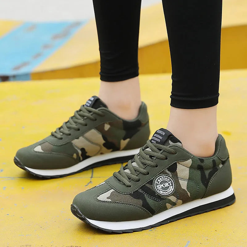 Camouflage pattern sports running shoes with suede upper and low-top design on foam sole