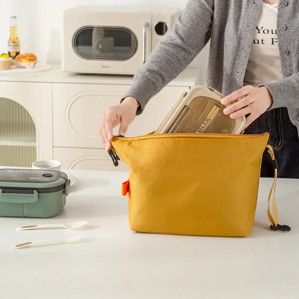 Japanese-style insulated lunch bag in oxford cloth with wide opening, shown in army green colour.