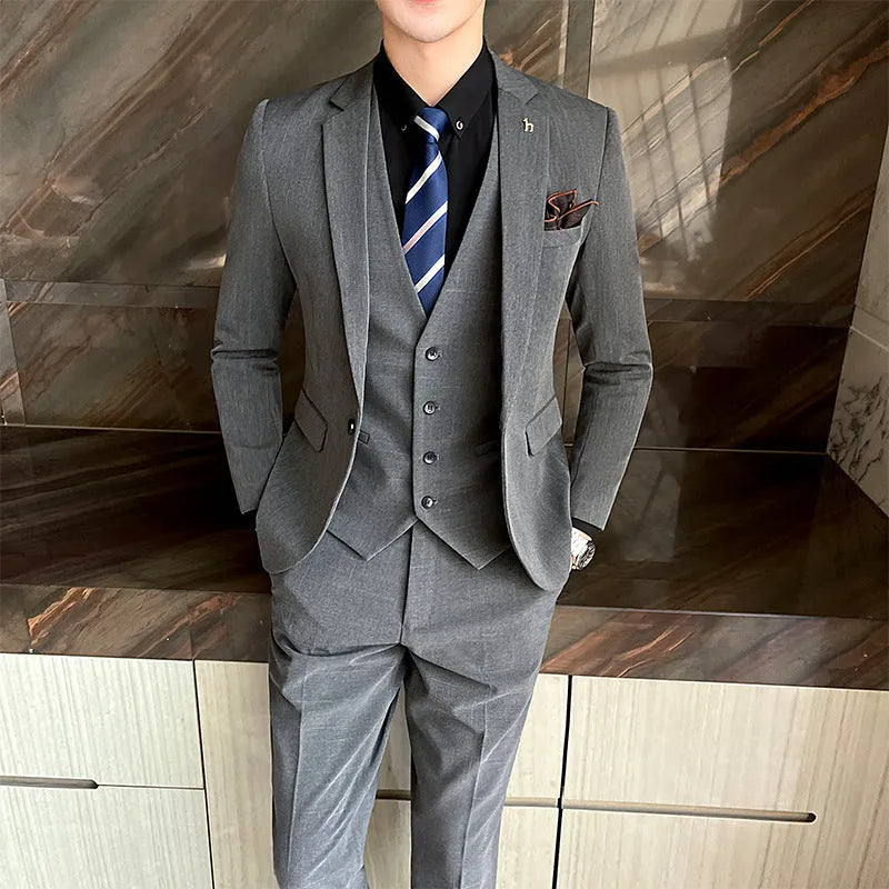 Men's slim fit business suit in black or dark grey with adhesive interlining construction