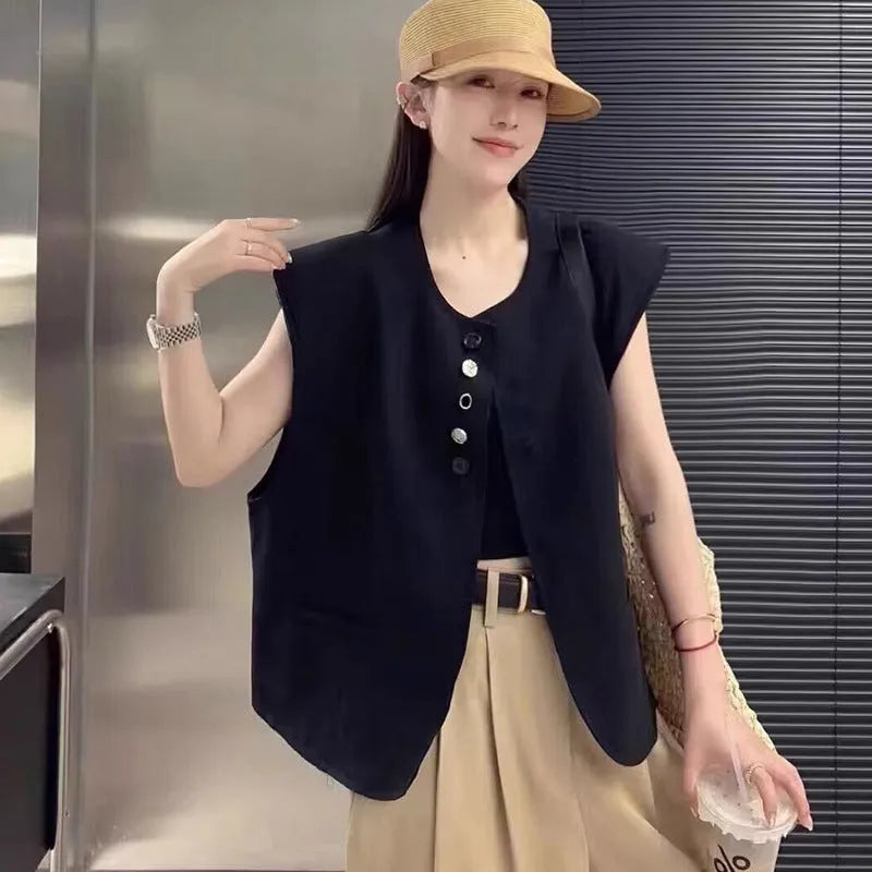 Women's loose fit short vest with pocket in black or milky white