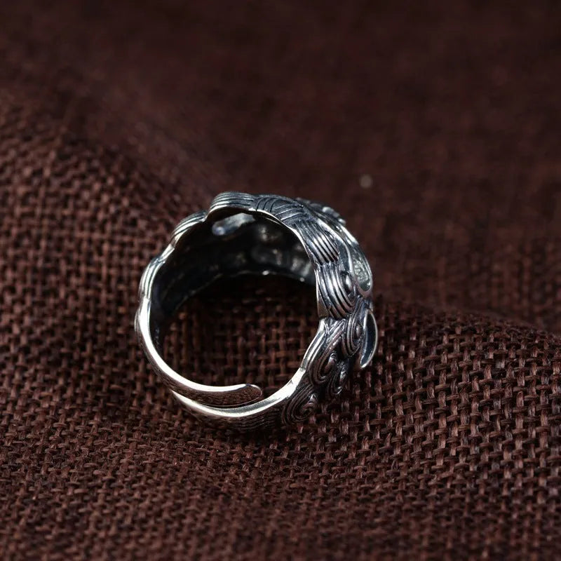 Silver open-style ring with a domineering engraved zodiac animal Jibeast pattern.