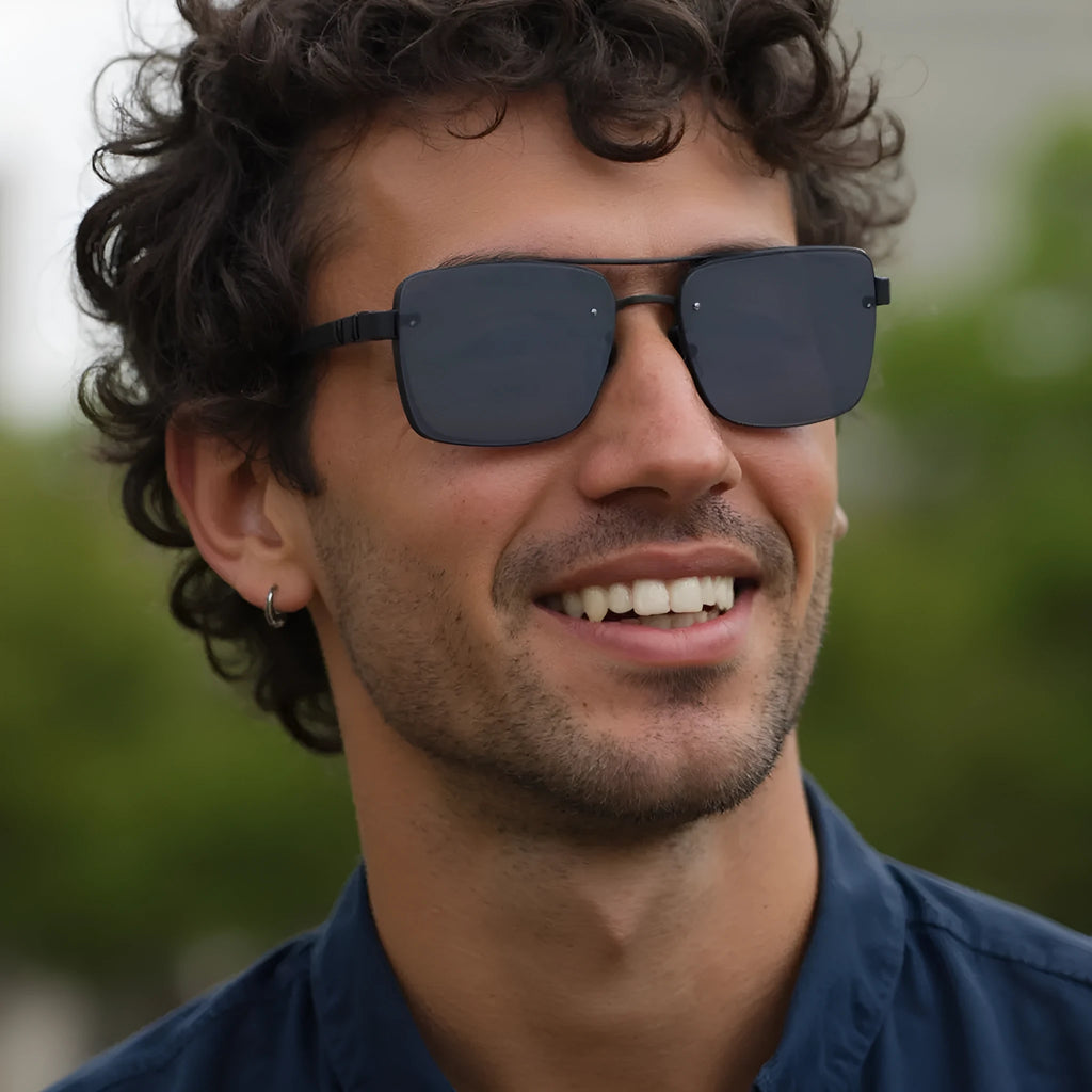 Men's vintage sunglasses with UV400 lenses in a gold gradient blue colourway on a PC frame.