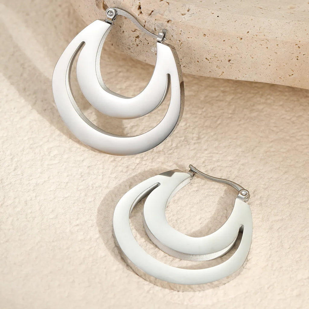 Geometric French earrings with round ring elements in gold and steel colour options