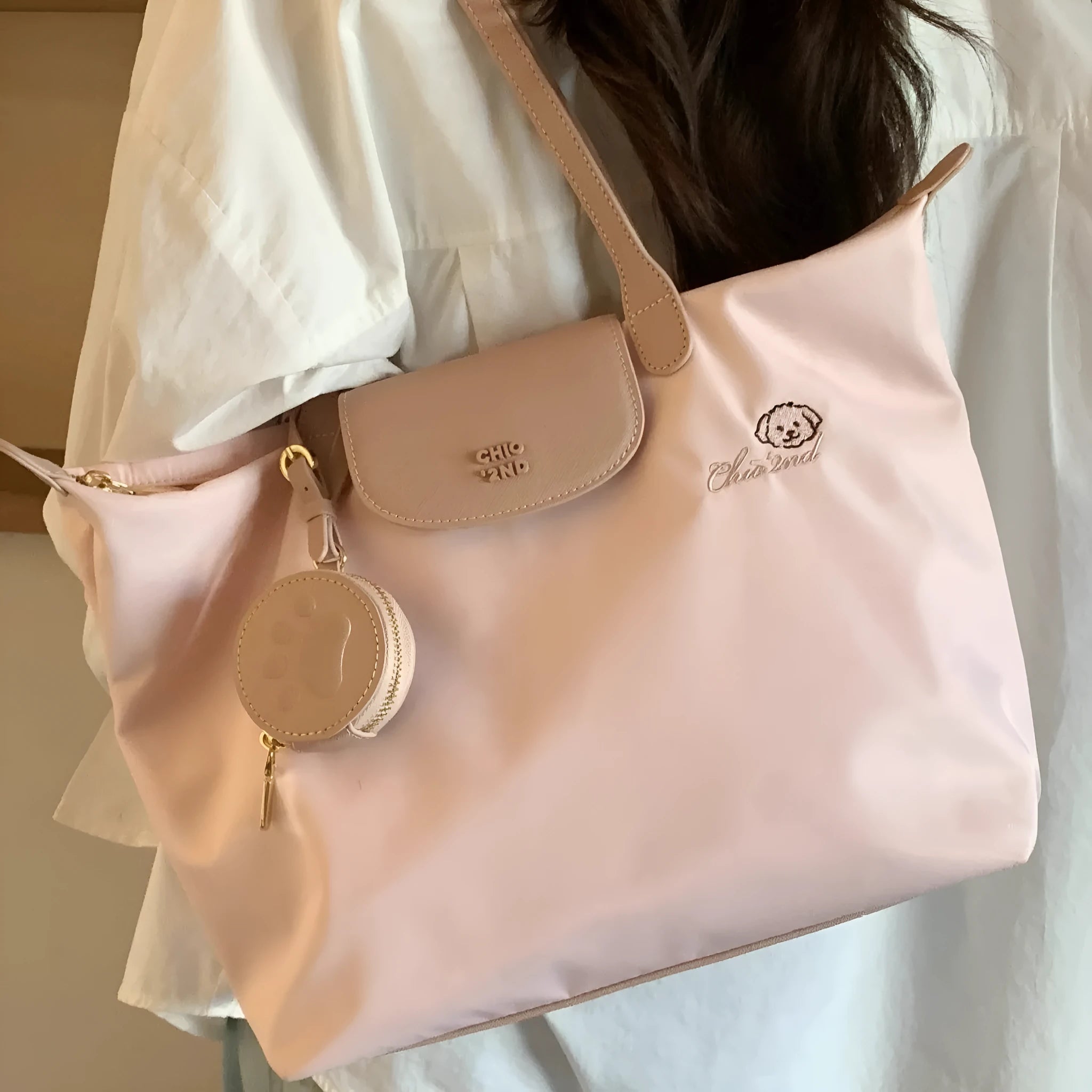 Large pink Oxford cloth tote shoulder bag with horizontal square shape and sewing thread detailing