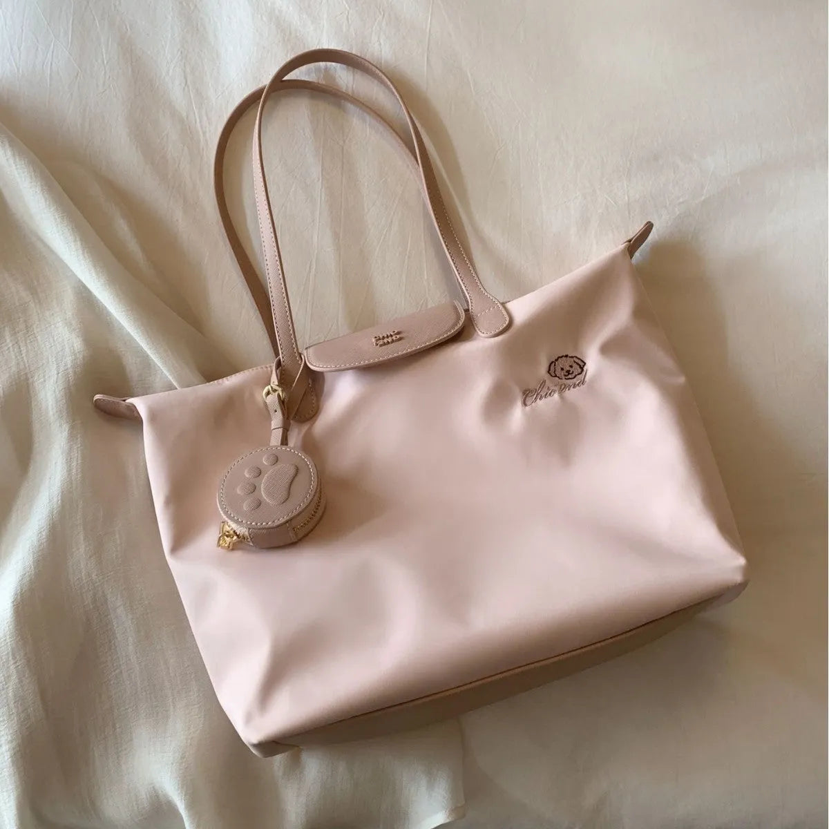 Large pink Oxford cloth tote shoulder bag with horizontal square shape and sewing thread detailing