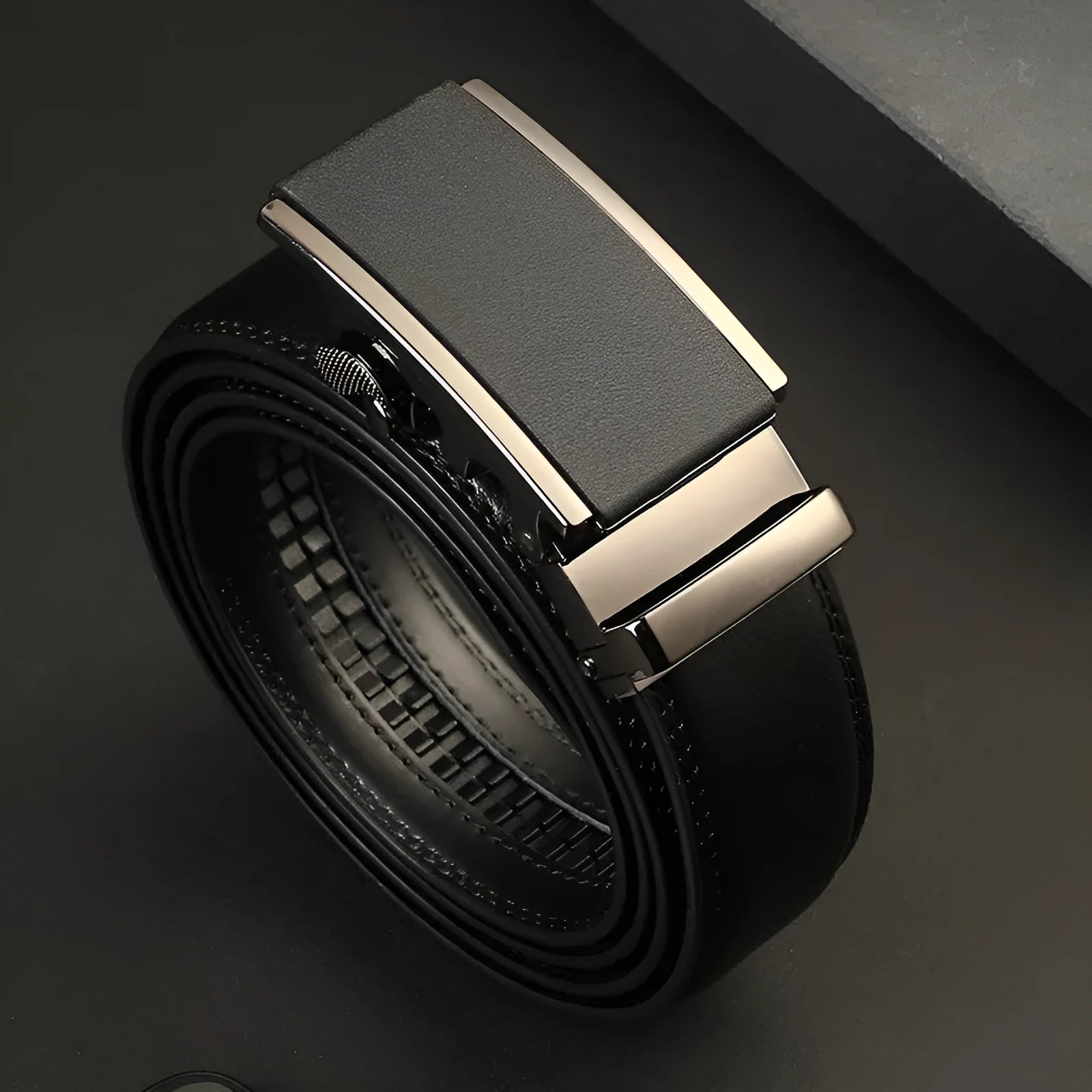 Men's genuine two-layer cowhide leather automatic buckle belt with embossed patent finish and electroplated alloy buckle