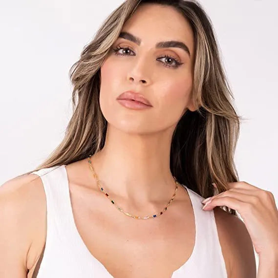 Modern ladies' geometric crystal necklace with a random colour pendant on an adjustable alloy chain.