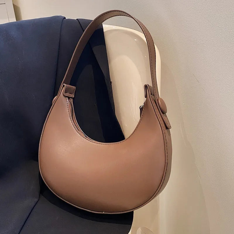 Women's retro dumpling-shaped shoulder bag in PU material with zipper organiser pocket