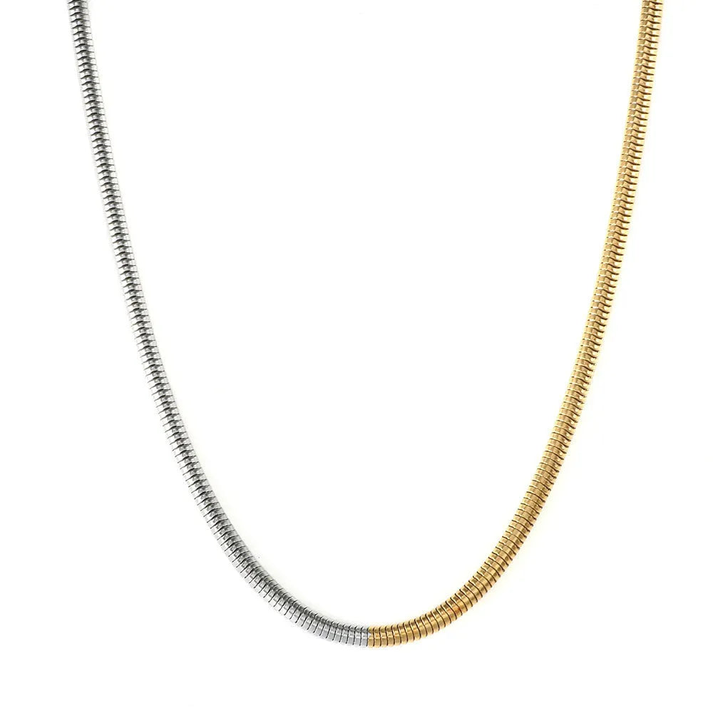 Gold colour geometric snake bones chain necklace with 3mm width and linear pattern details