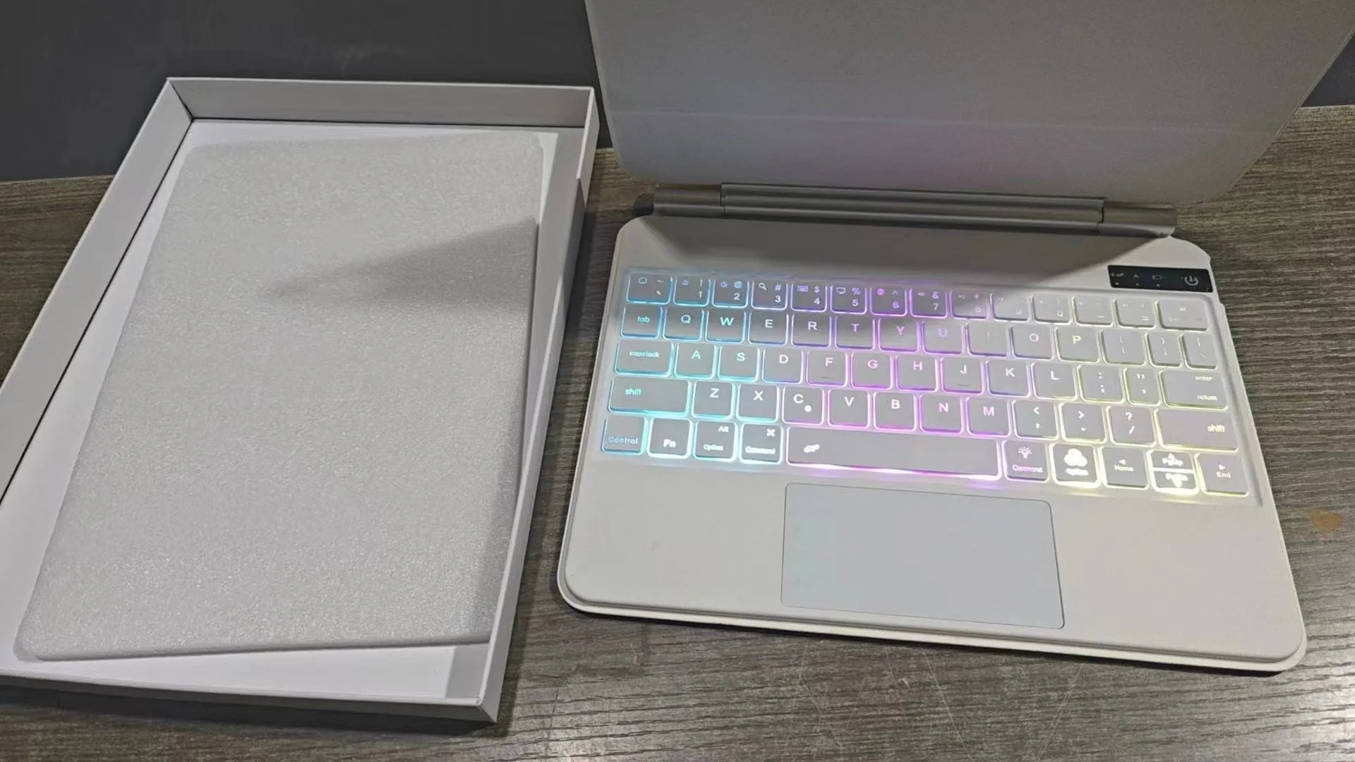 Bluetooth wireless keyboard with magnetic protective sleeve for iPad tablets in black white pink purple blue colours