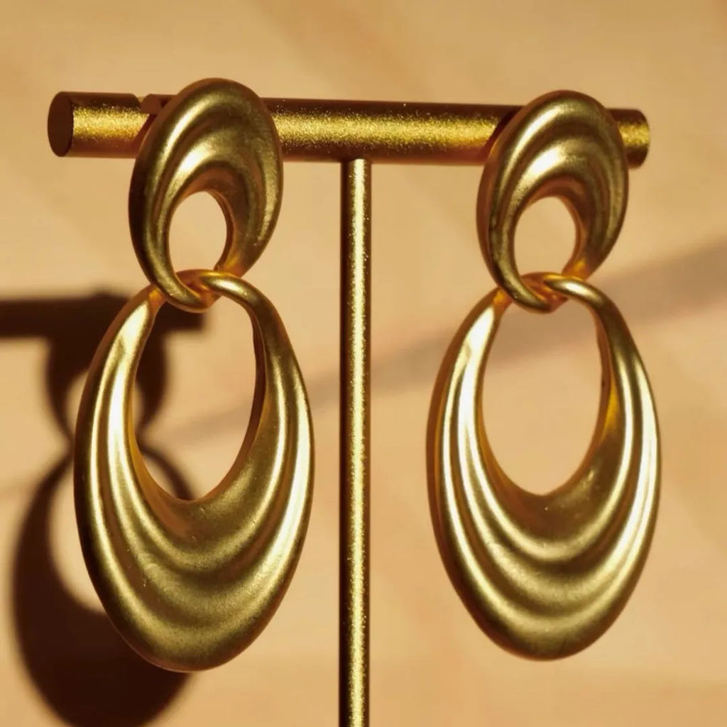 Gold coloured double circle French retro earrings with a U-shaped design and quicksand finish.
