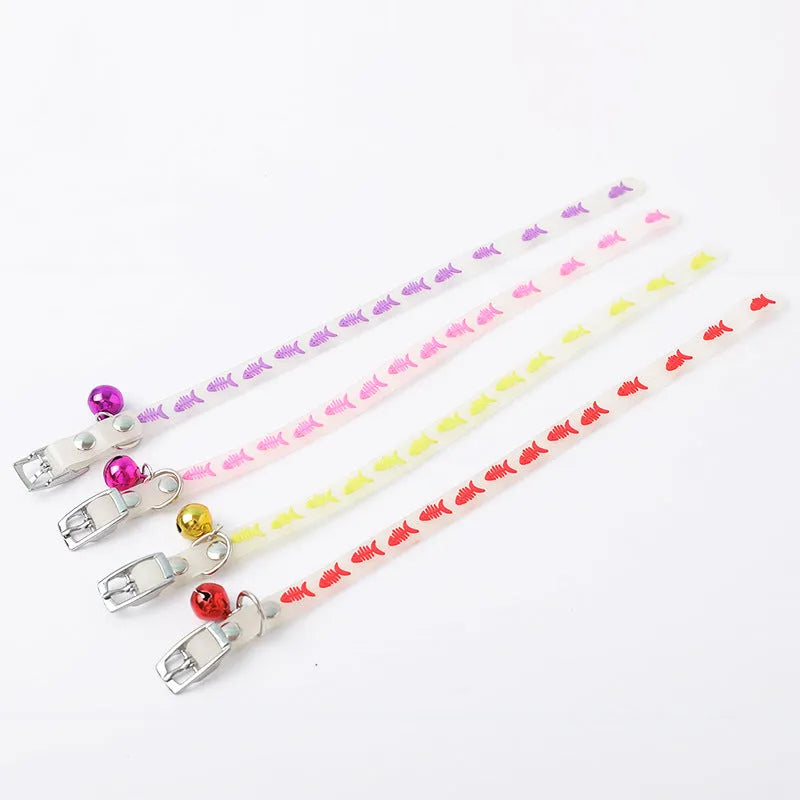 Luminous cat collar with adjustable silicone chain and metal bell in paw print design