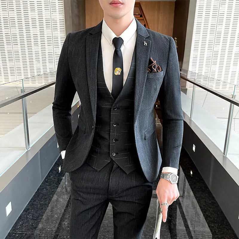 Men's slim fit business suit in black or dark grey with adhesive interlining construction