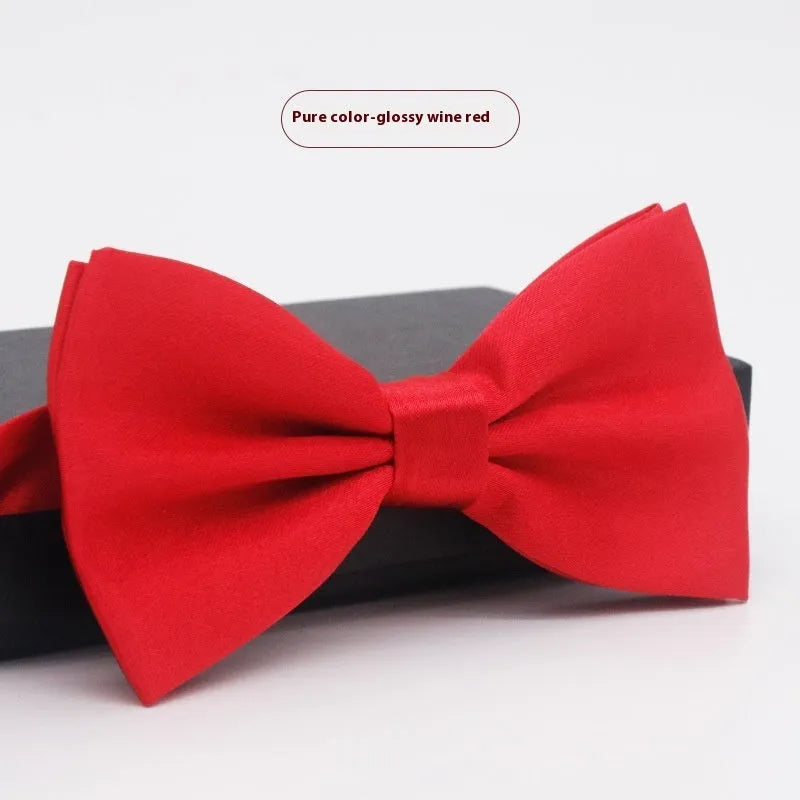 Flat head style bow tie in small plaid pattern measuring 12x6cm for formal wedding and business wear