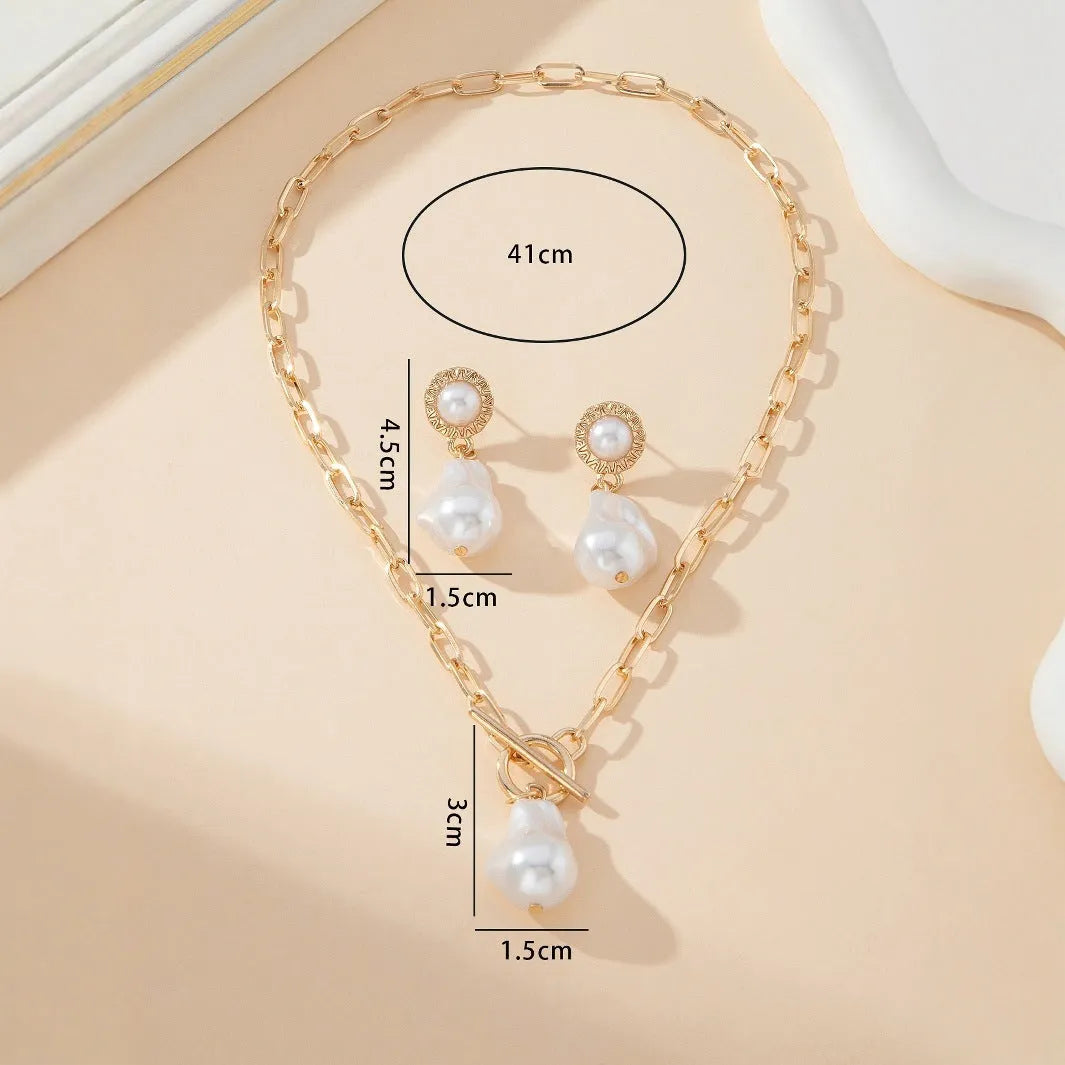 Gold baroque pearl pendant necklace and matching stud earrings set in retro style