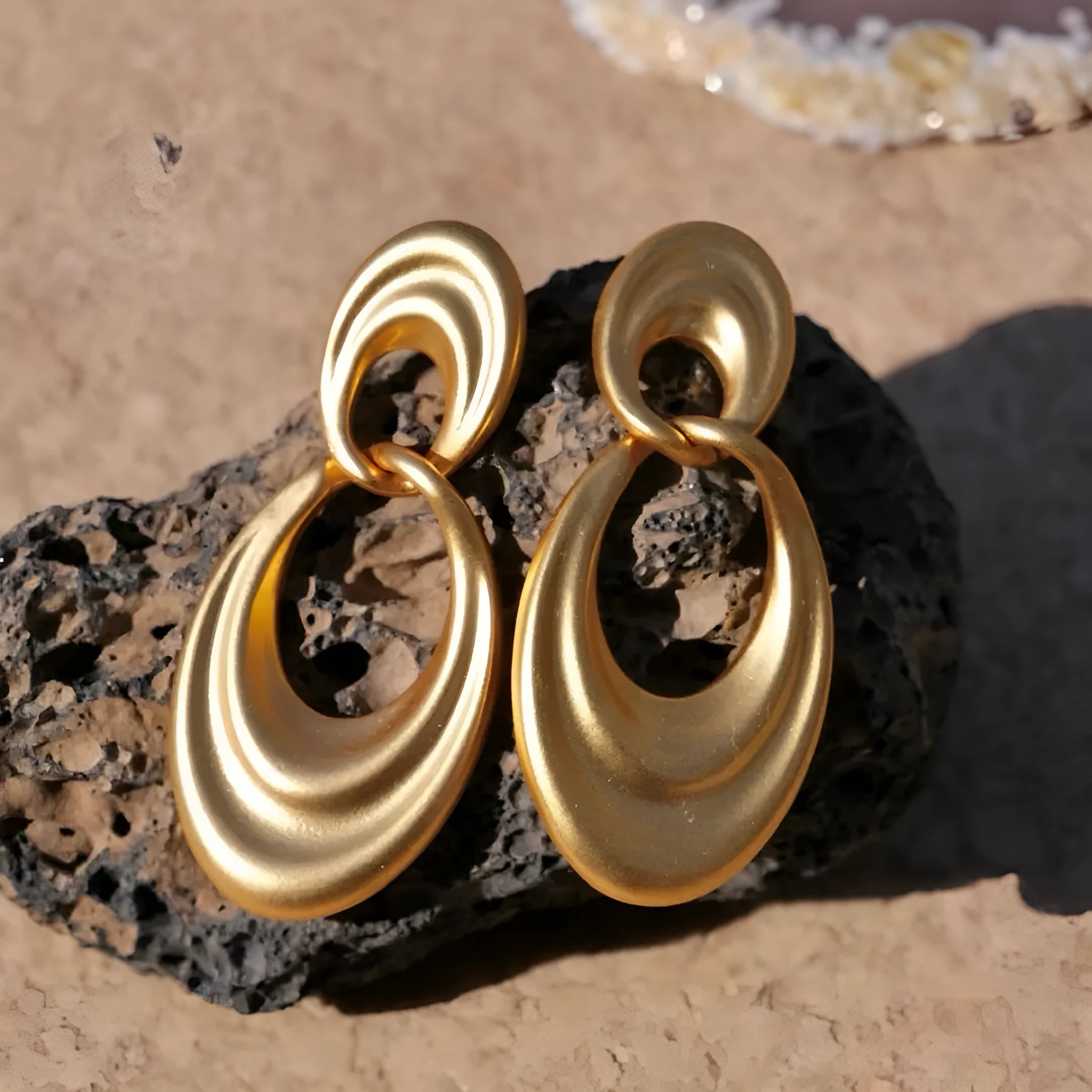 Gold coloured double circle French retro earrings with a U-shaped design and quicksand finish.