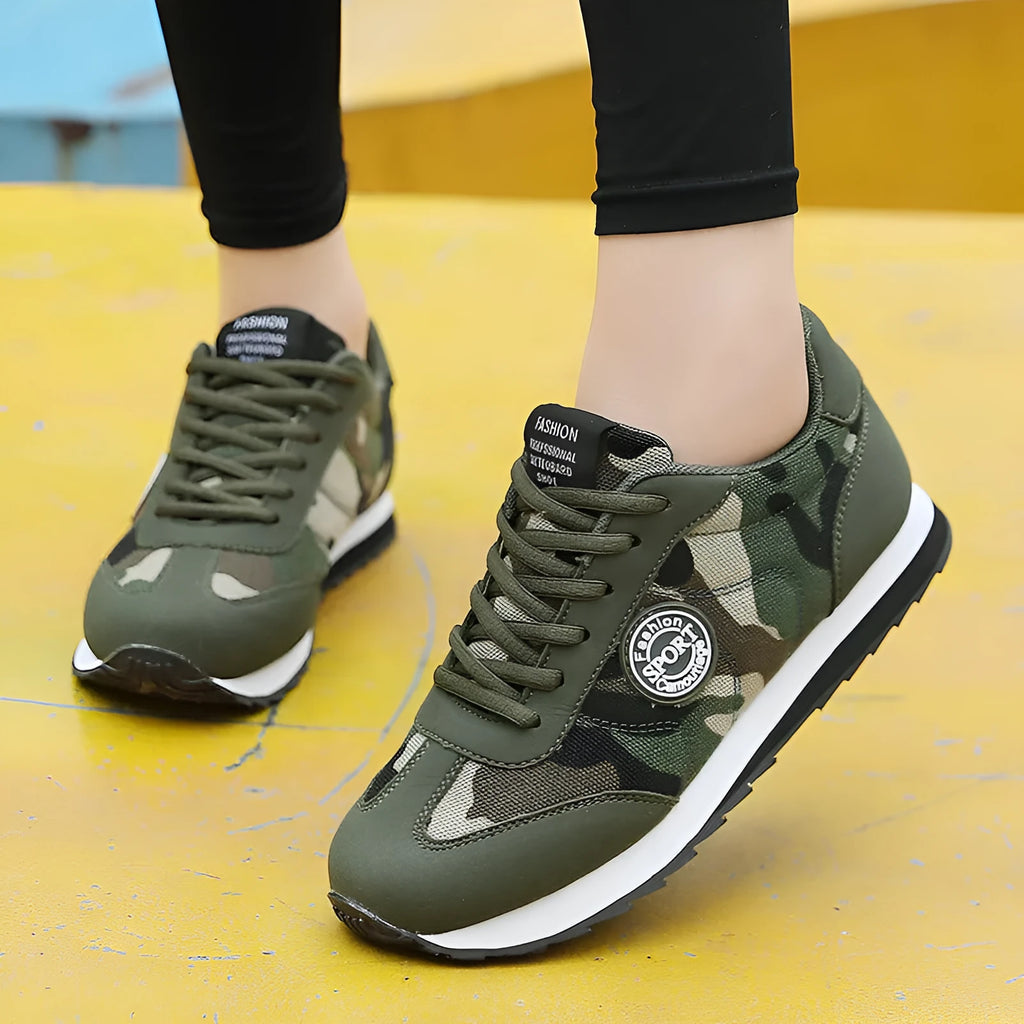 Camouflage pattern sports running shoes with suede upper and low-top design on foam sole