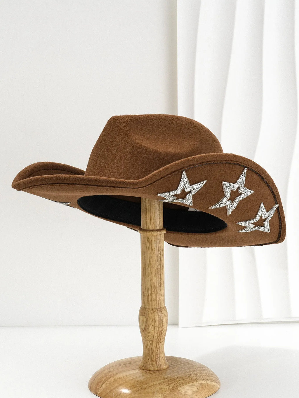 Polyester felt Western denim top hat with conical crown and hexagonal star detail in beige colour