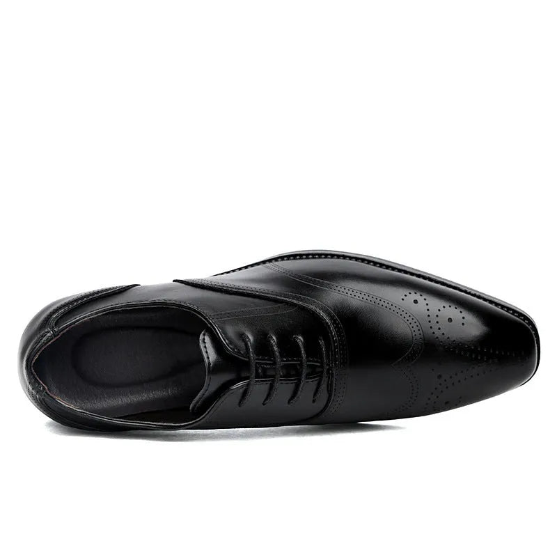 WC85505 Black formal leather brogue shoes for men with pointed-toe lace-up design, low heel, and rubber sole