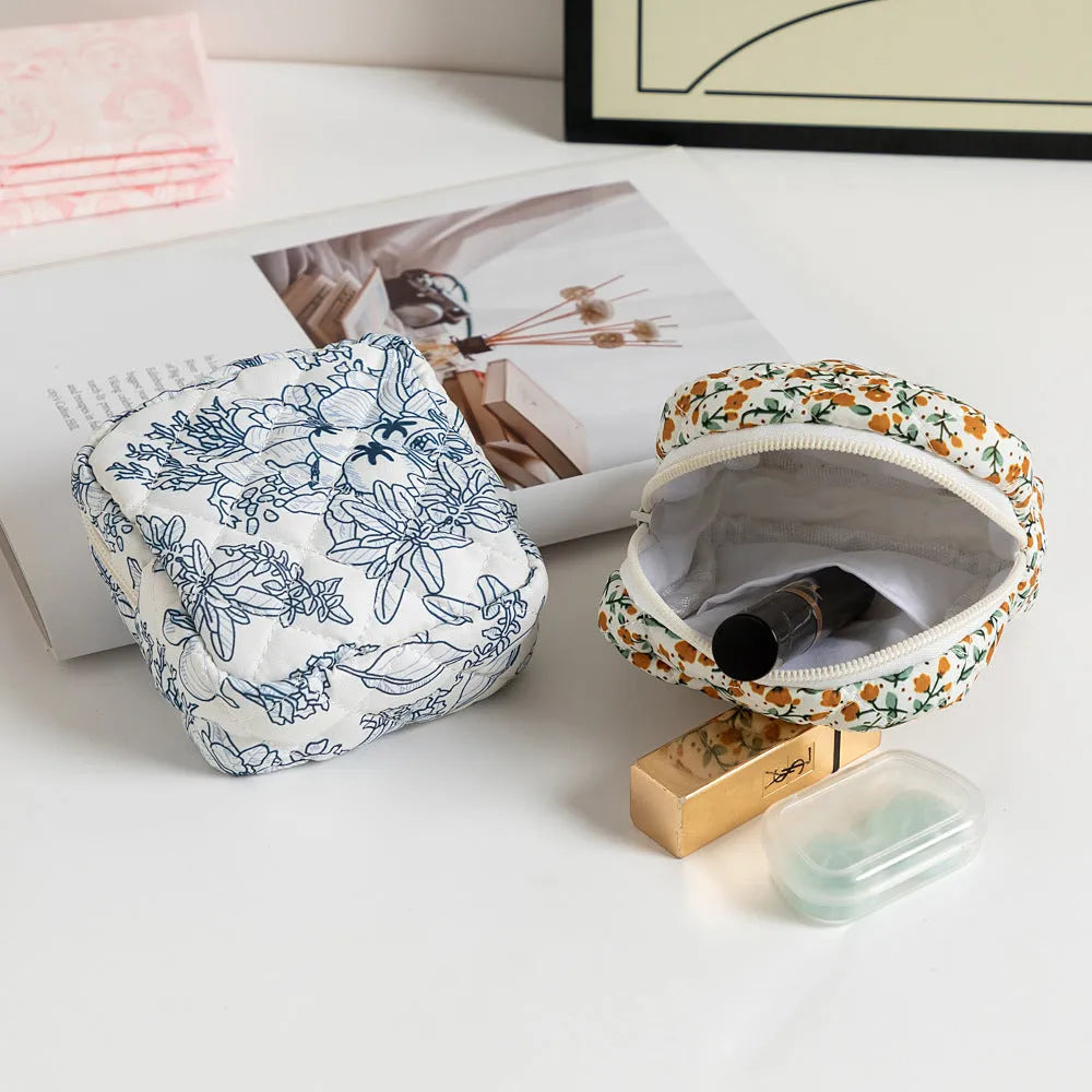 Polyester ladies key storage wallet with floral print and coin purse compartment.