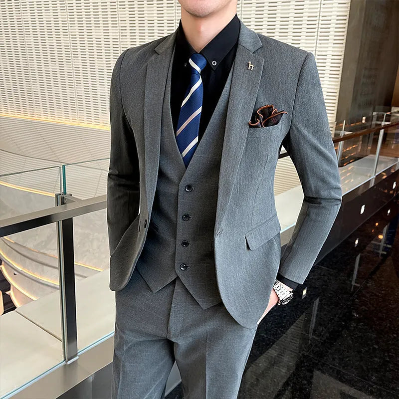 Men's slim fit business suit in black or dark grey with adhesive interlining construction