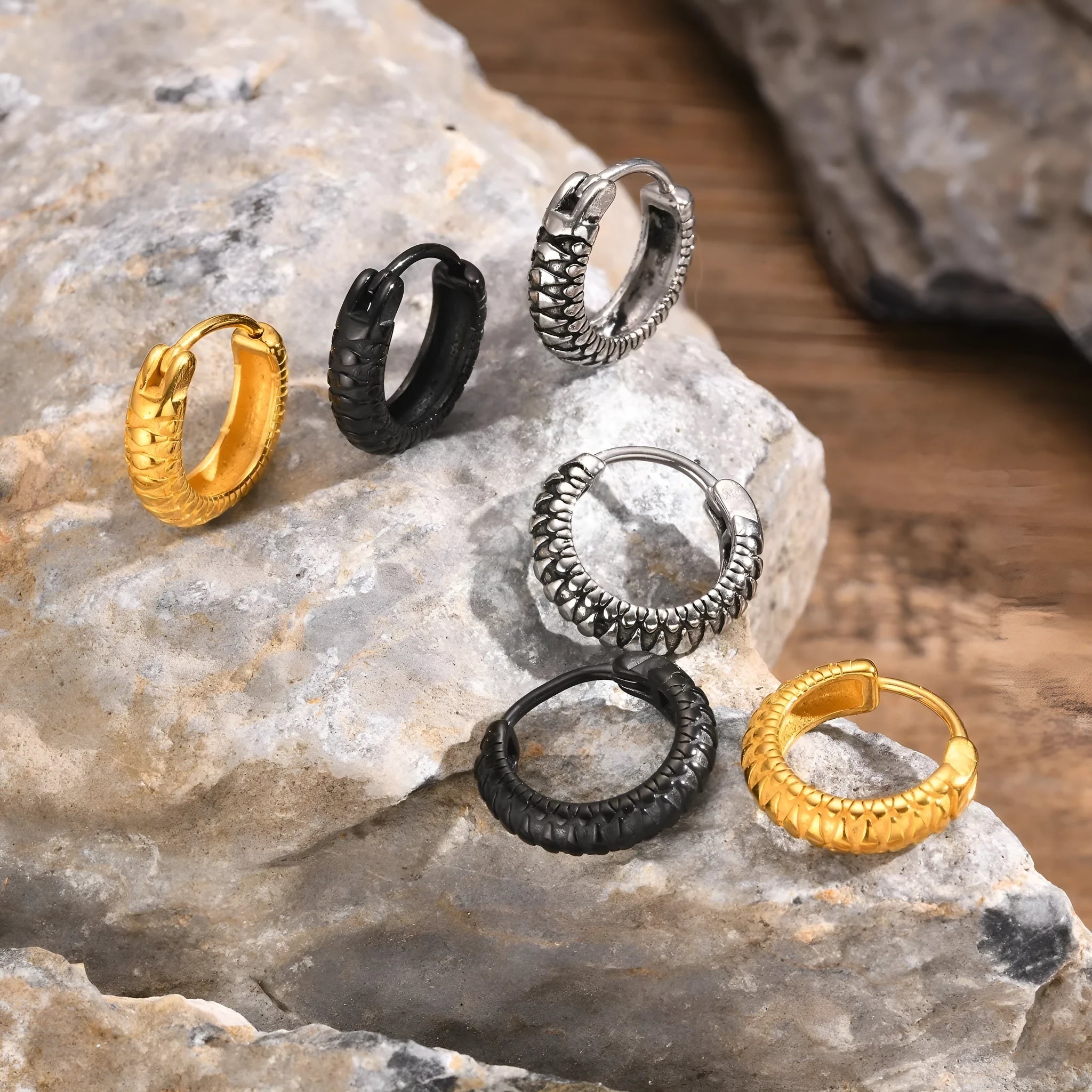 Stainless steel snake pattern ear ring for hip hop style in black or gold finish