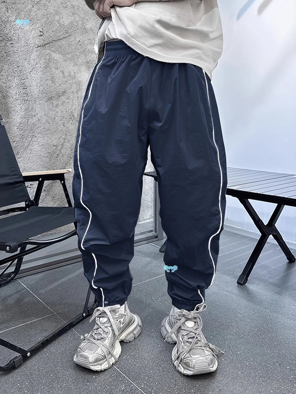 Men's blue bamboo fibre sports trousers with cropped length and elastic waistband