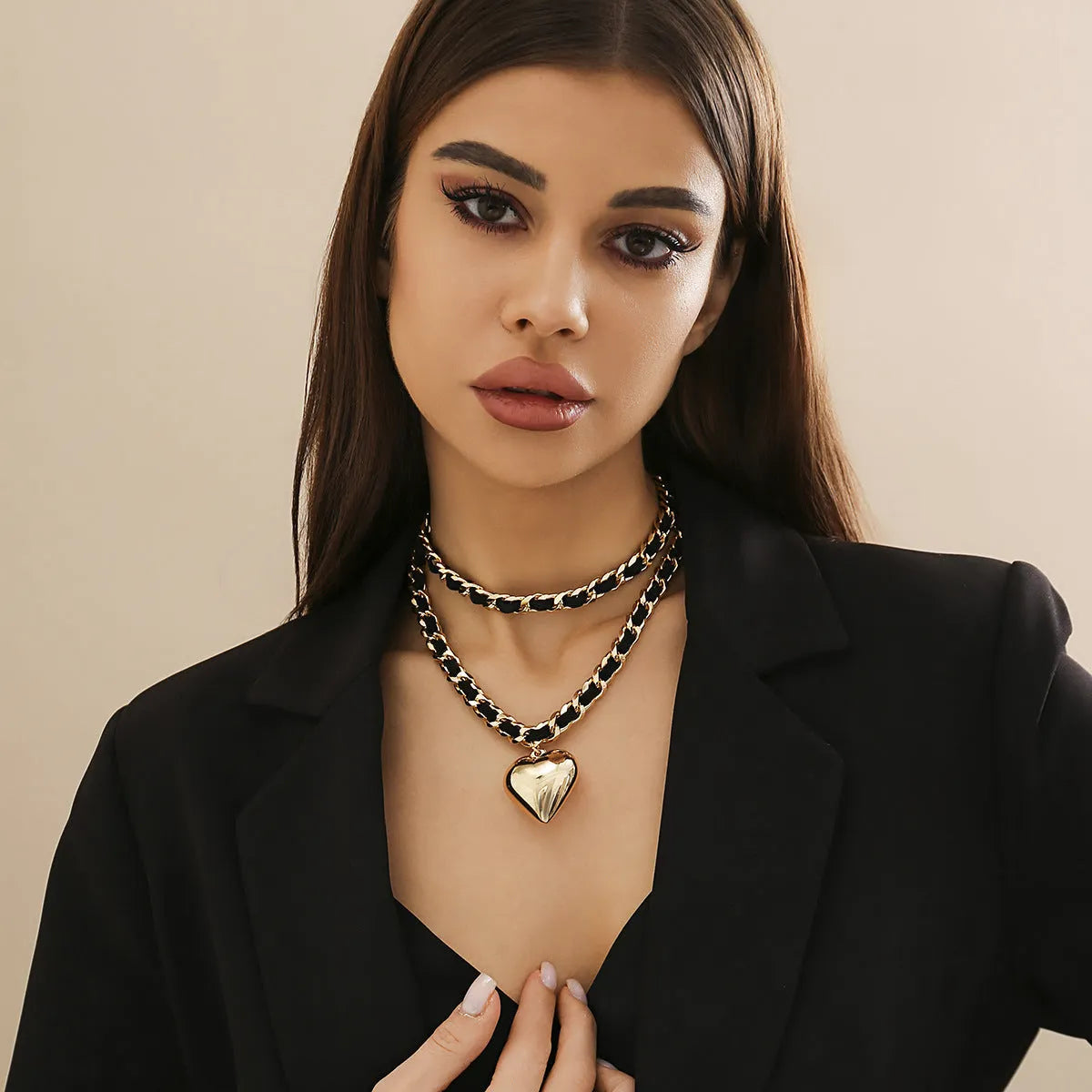 Big Love double-layer chain necklace with heart pendant in gold finish on woman