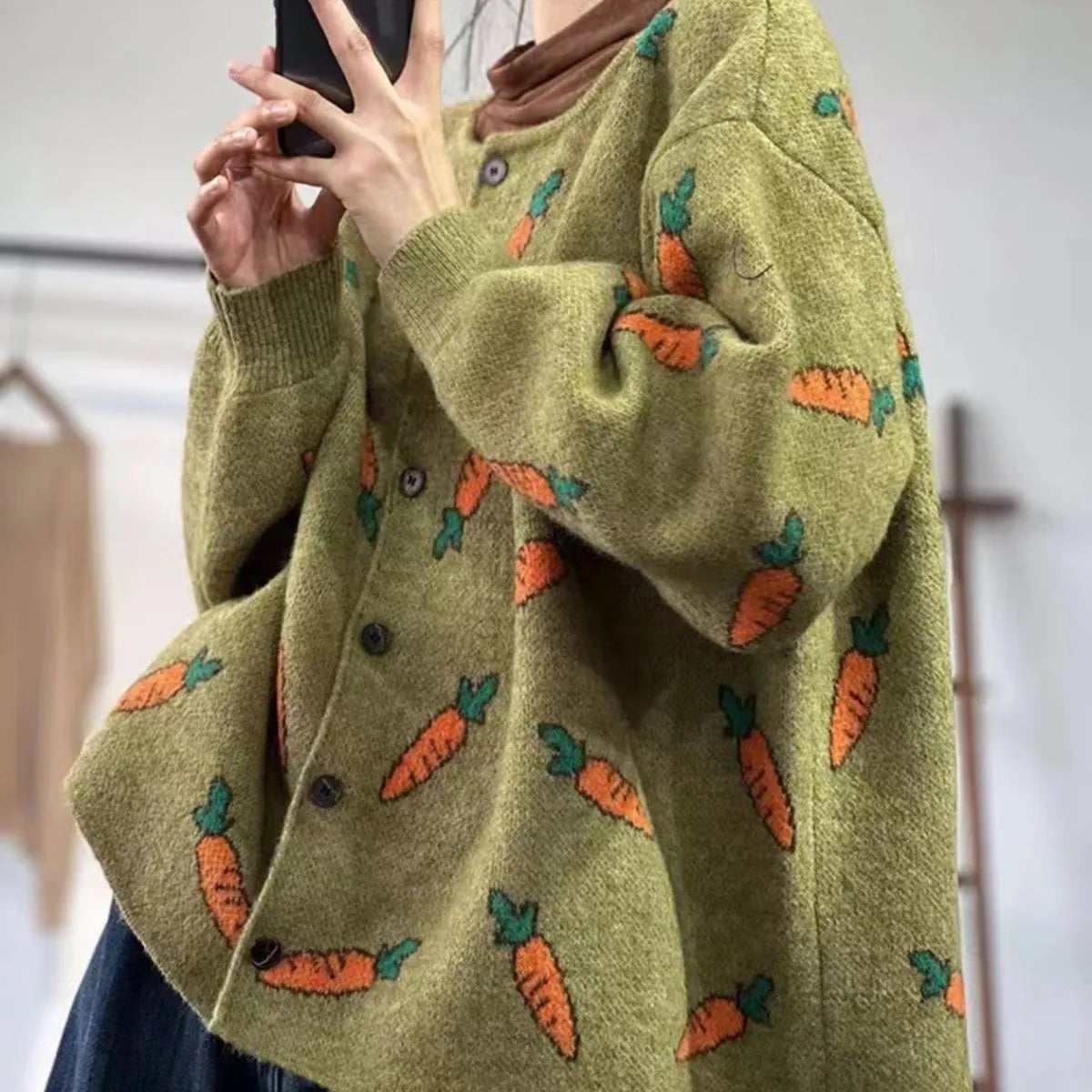 Women's loose fit cardigan with Mori artistic printing in colour contrast design