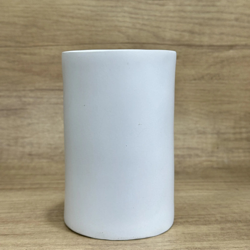American-style resin tissue box holder with funny character design measuring 8.5 by 14.6 cm