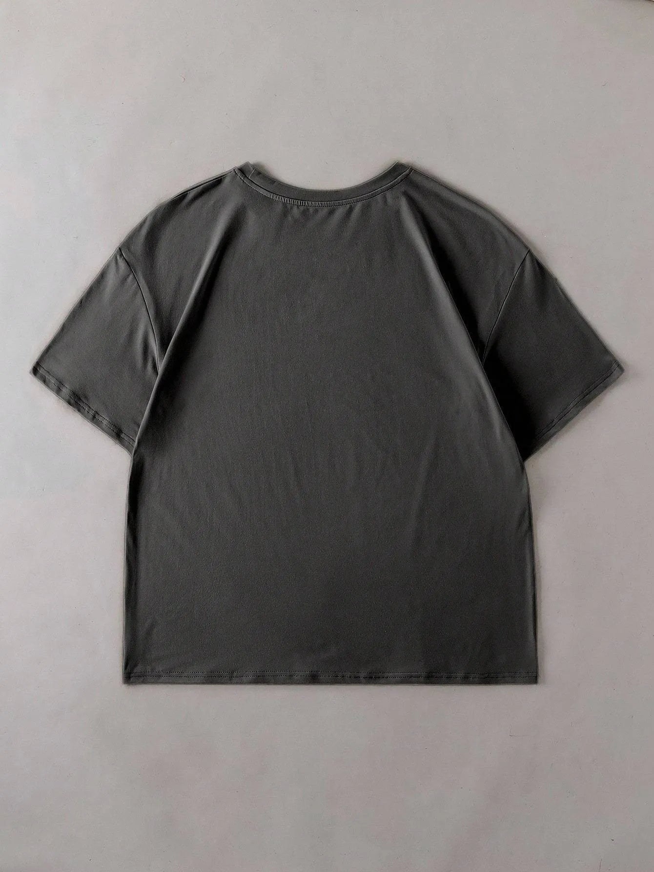 Loose cotton summer t-shirt in black with round neck and short sleeves