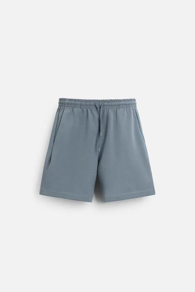 Loose-fitting polyester sports outfit set with short sleeve top and matching shorts in four colour options