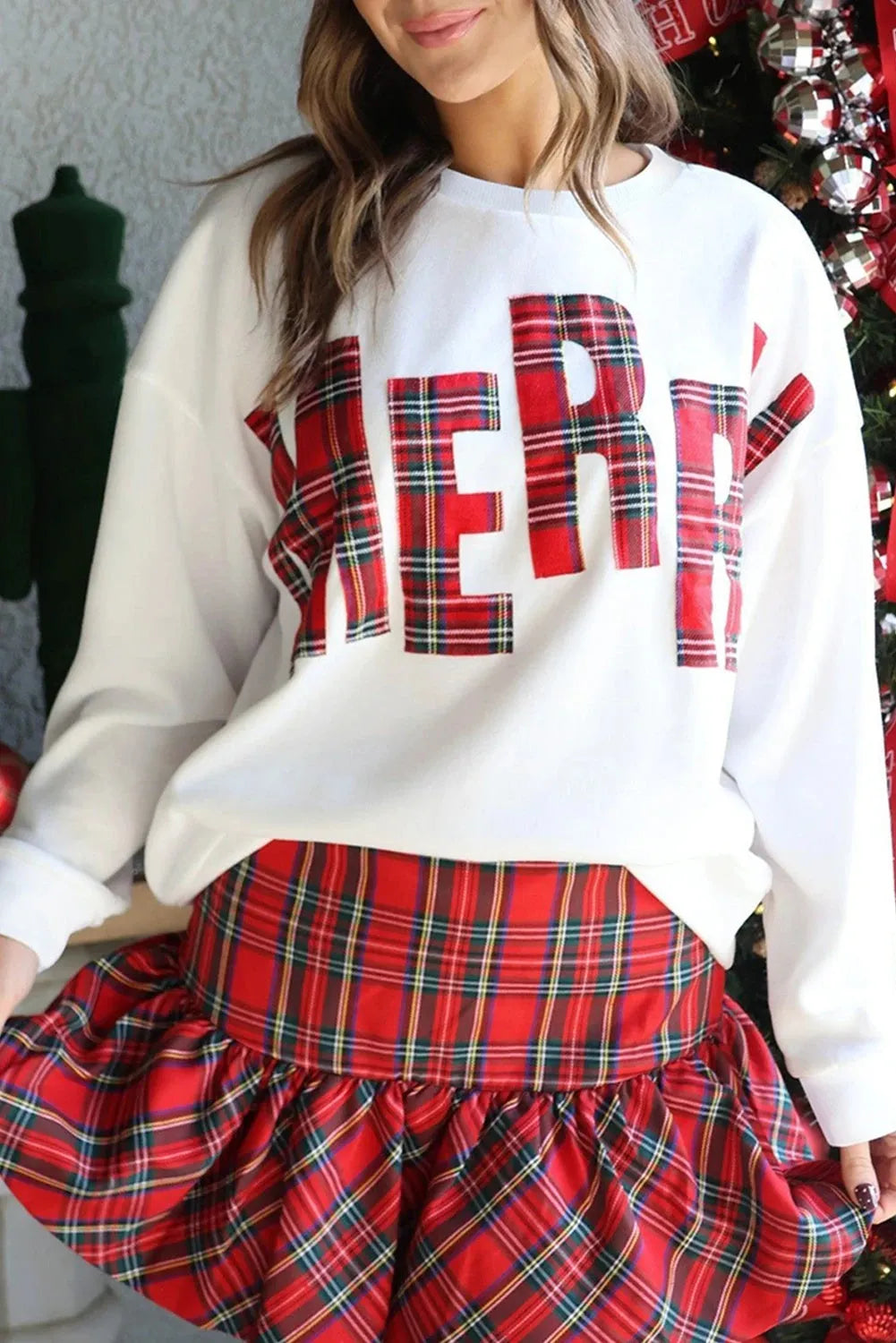 Women's white embroidered letter pattern side plaid loose fit long sleeve pullover sweater