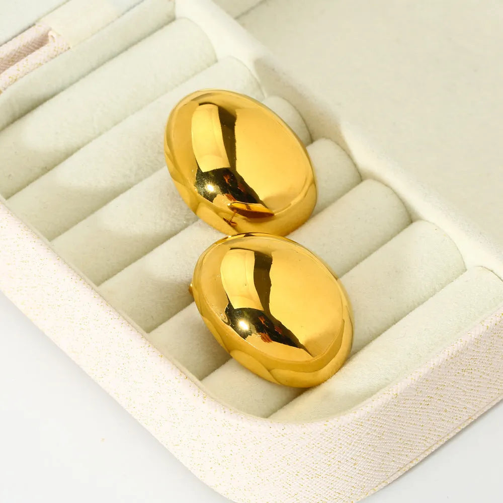 A pair of geometric stainless steel ear studs with a glazed electroplated finish in colour DFE139.