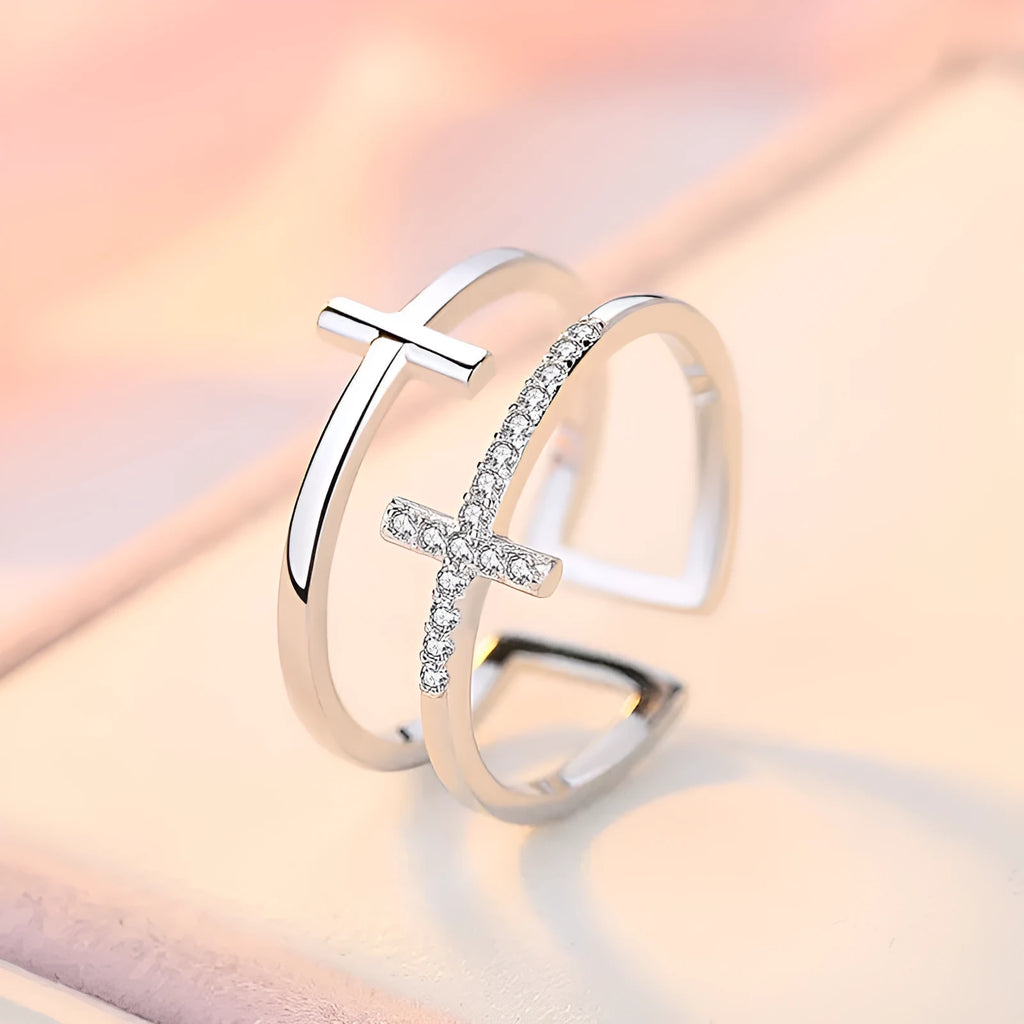 Geometric adjustable copper ring for women with inlaid zircon stones in gold colour.