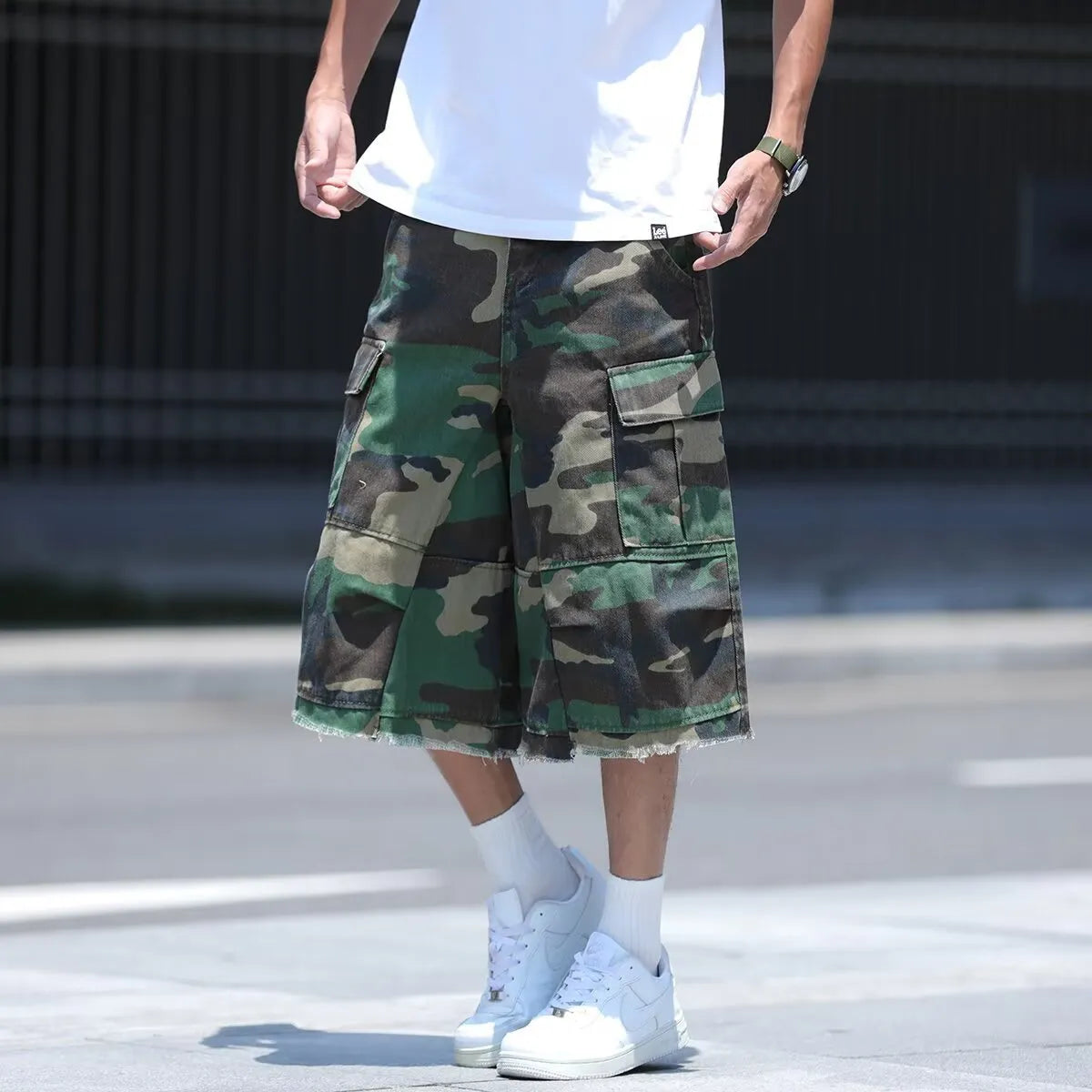 American retro workwear camouflage shorts in loose fit with cotton fabric