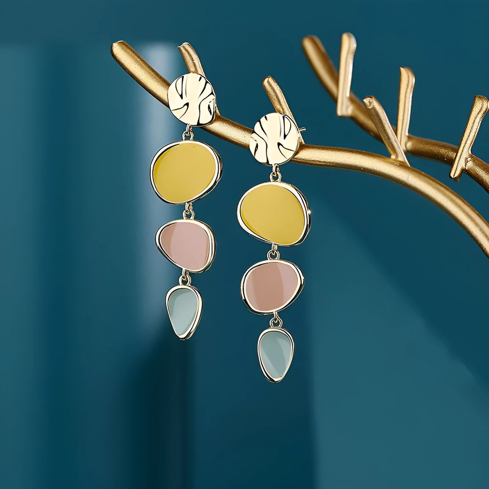Alloy drop earrings with Morandi colours from oil drip treatment, showing simple vintage disc design.
