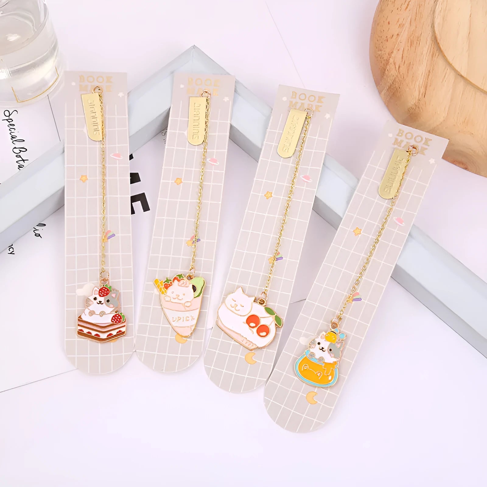 Creative metal pet cat bookmark with cartoon design measuring 3.8cm by 18.3cm