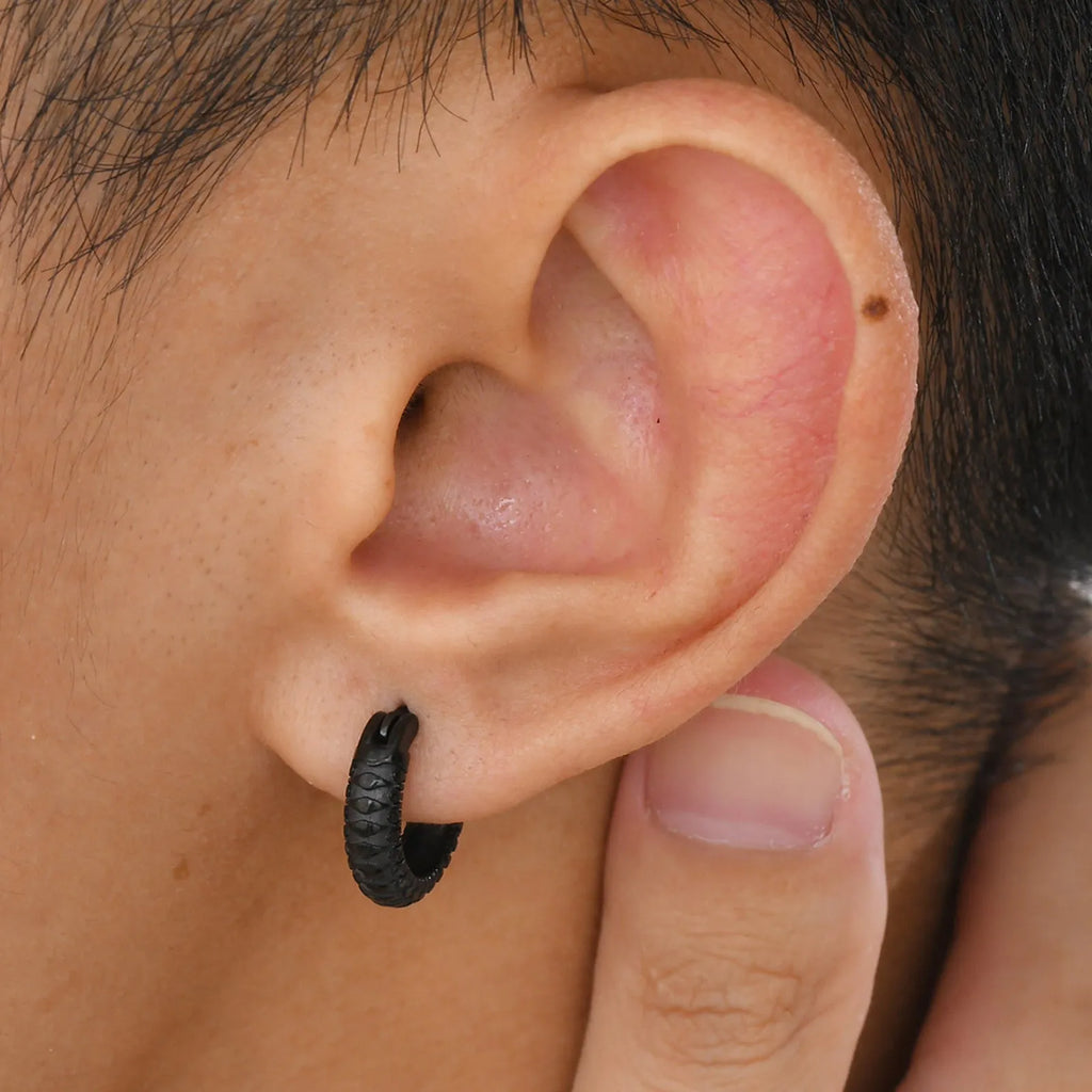 Stainless steel snake pattern ear ring for hip hop style in black or gold finish