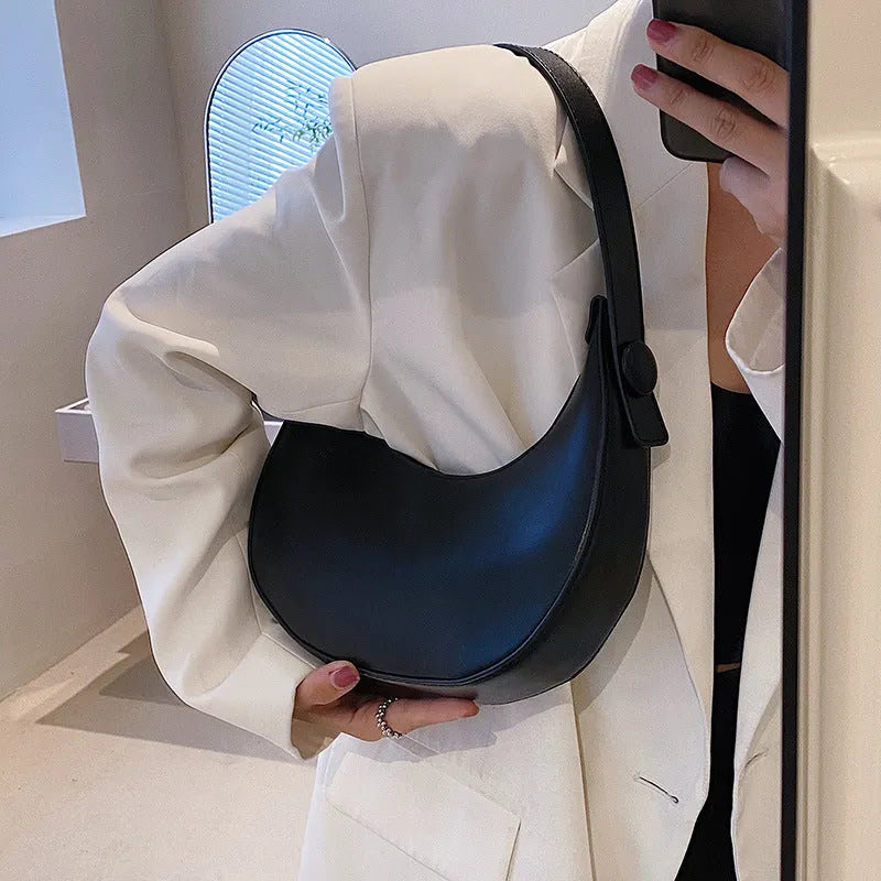 Women's retro dumpling-shaped shoulder bag in PU material with zipper organiser pocket