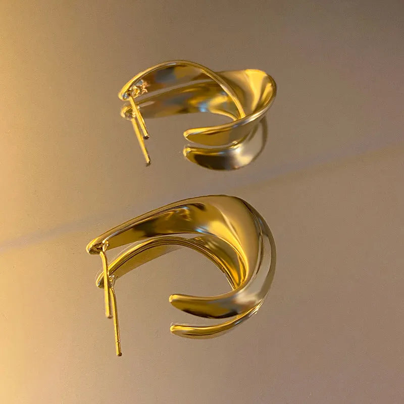 Metal twisted geometric earrings with electroplated gold silver finish and round shape